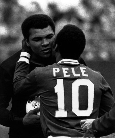 Pelé and Ali embrace and kiss in 1977 – one of the most iconic sporting photos of all time.
